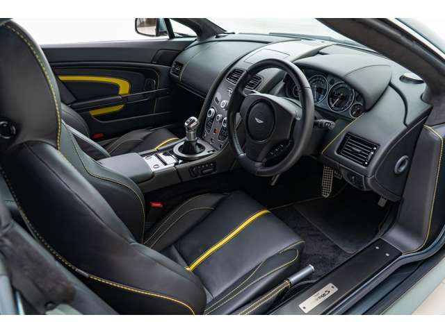 ASTON MARTIN ASTON MARTIN ROADSTER 2018