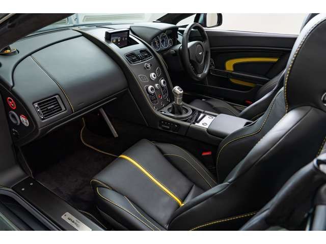 ASTON MARTIN ASTON MARTIN ROADSTER 2018