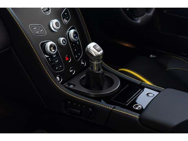 ASTON MARTIN ASTON MARTIN ROADSTER 2018