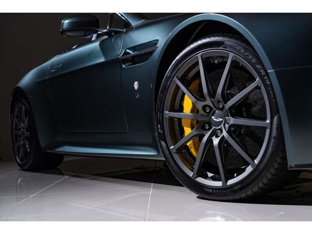 ASTON MARTIN ASTON MARTIN ROADSTER 2018