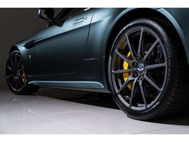 ASTON MARTIN ASTON MARTIN ROADSTER 2018