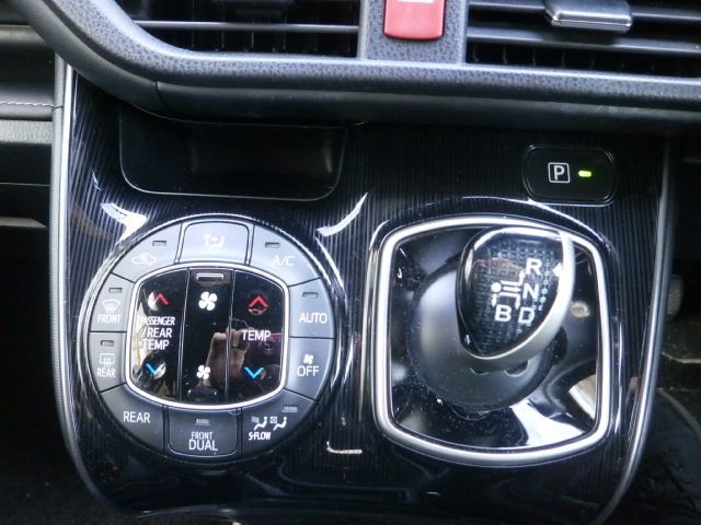 TOYOTA ESQUIRE HYBRID 2019