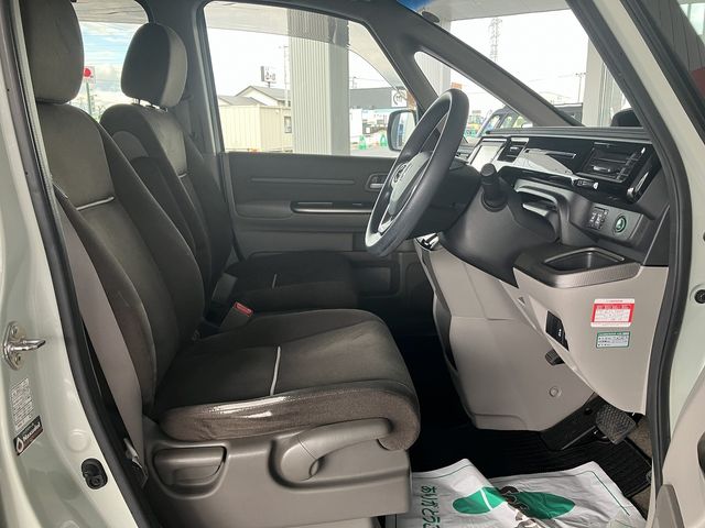 HONDA STEPWAGON 4WD 2015