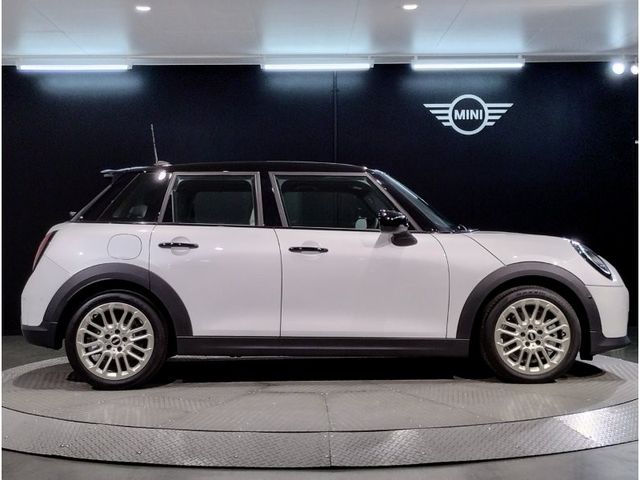 BMW MINI COOPER 5DOOR 2024