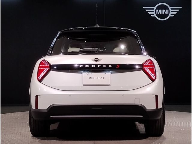 BMW MINI COOPER 5DOOR 2024