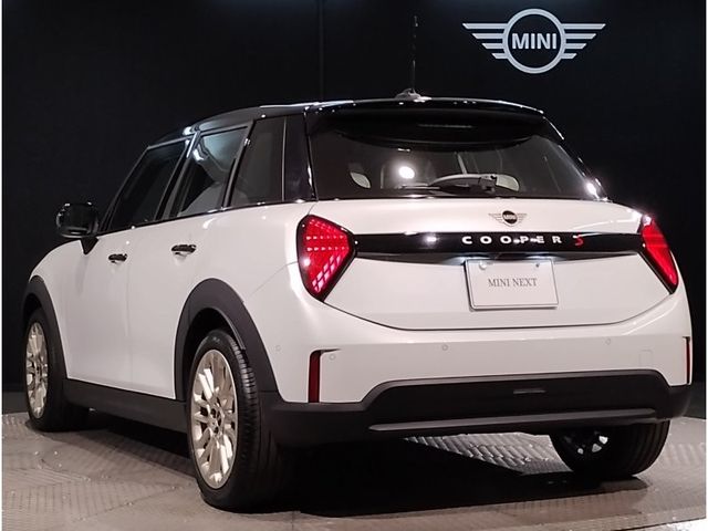 BMW MINI COOPER 5DOOR 2024