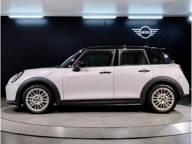 BMW MINI COOPER 5DOOR 2024