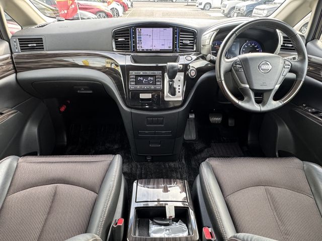 NISSAN ELGRAND  4WD 2017