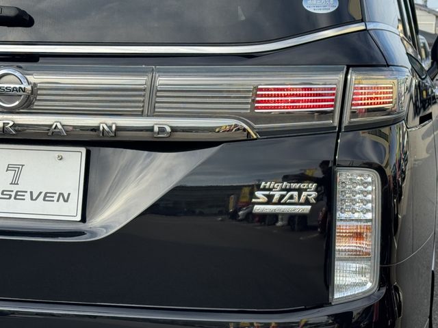 NISSAN ELGRAND  4WD 2017