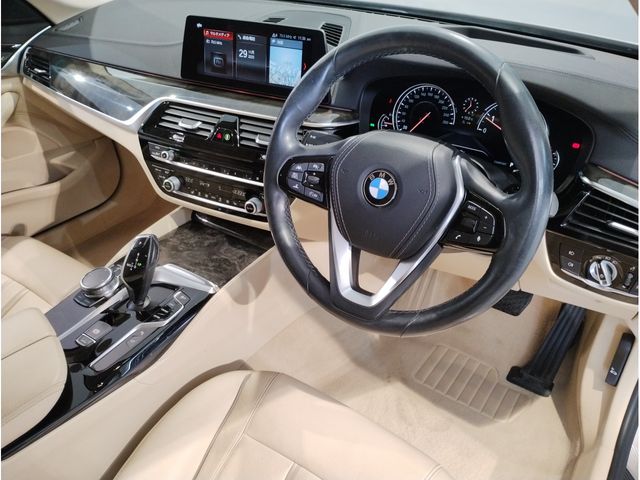 BMW BMW 5series TOURING 2018
