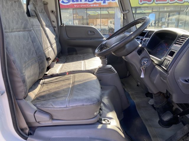 MAZDA TITAN DUSH 2004