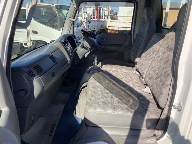 MAZDA TITAN DUSH 2004