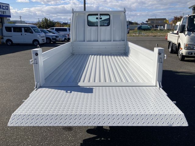 MAZDA TITAN DUSH 2004