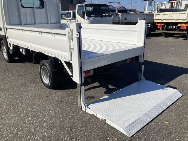 MAZDA TITAN DUSH 2004