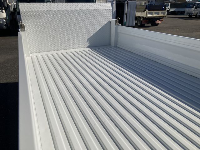 MAZDA TITAN DUSH 2004