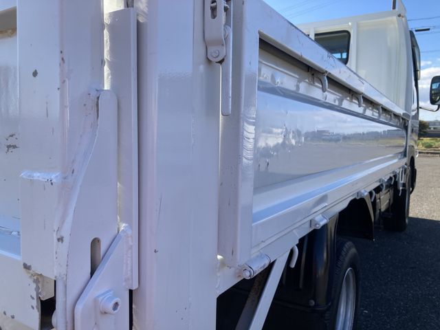 MAZDA TITAN DUSH 2004