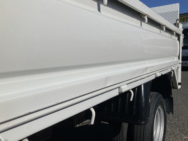 MAZDA TITAN DUSH 2004