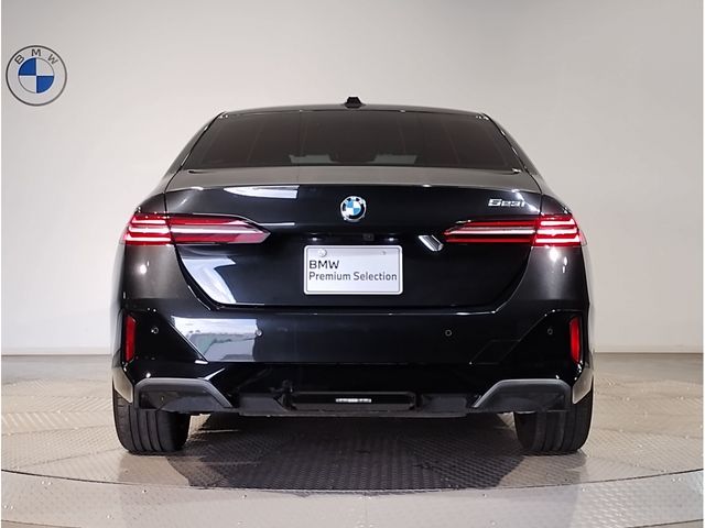 BMW BMW 5series sedan 2024