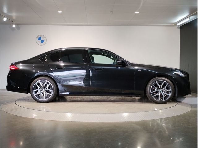 BMW BMW 5series sedan 2024