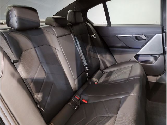 BMW BMW 5series sedan 2024