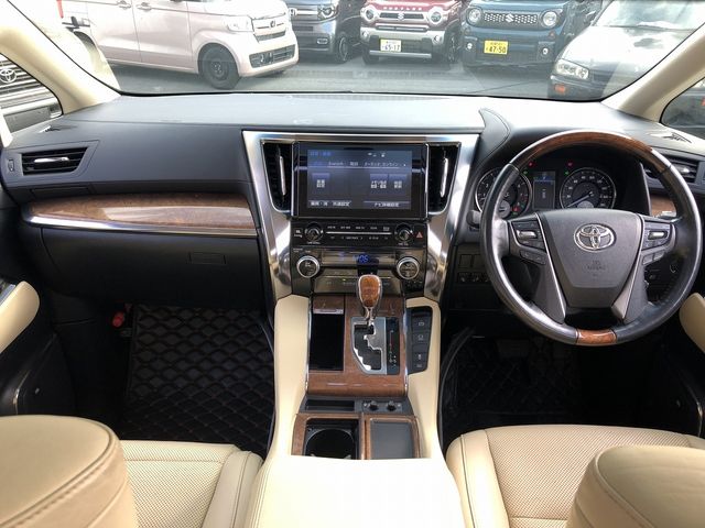 TOYOTA VELLFIRE 2016