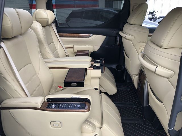 TOYOTA VELLFIRE 2016