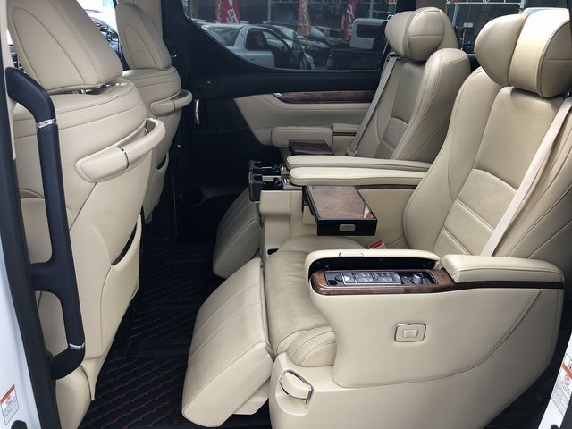 TOYOTA VELLFIRE 2016