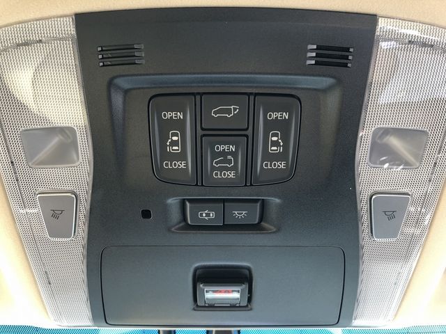 TOYOTA VELLFIRE 2016