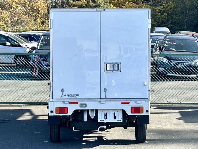 MITSUBISHI MINICAB truck 2022