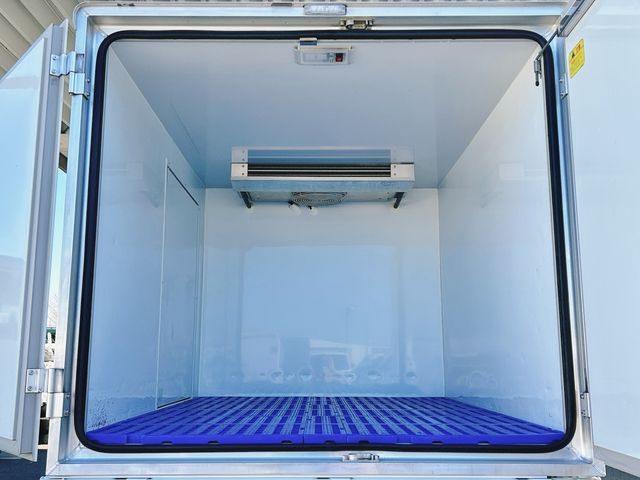 MITSUBISHI MINICAB truck 2022