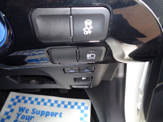 TOYOTA PRIUS 4WD 2020