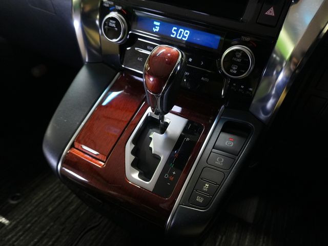 TOYOTA VELLFIRE 2015