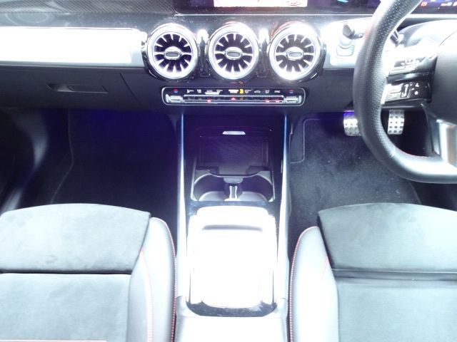 MERCEDES BENZ MERCEDES BENZ GLB 2024