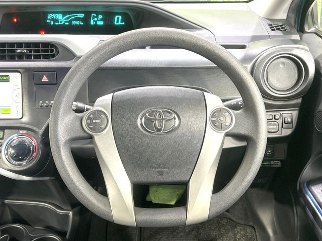 TOYOTA AQUA 2013