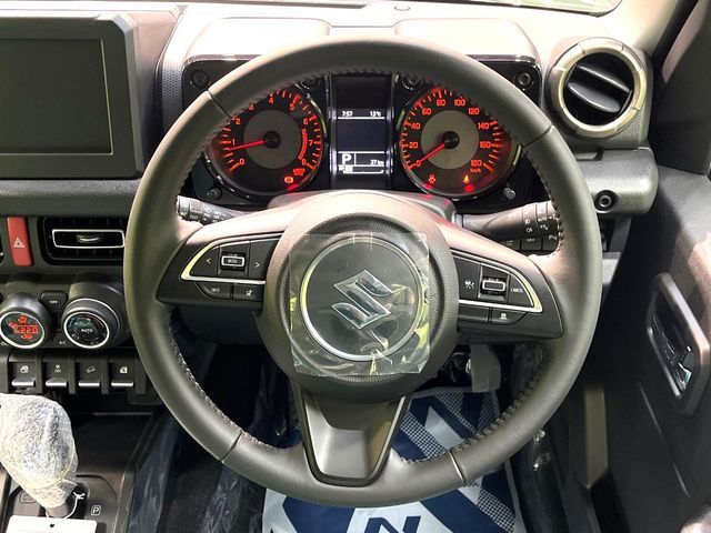 SUZUKI JIMNY NOMADE 2025