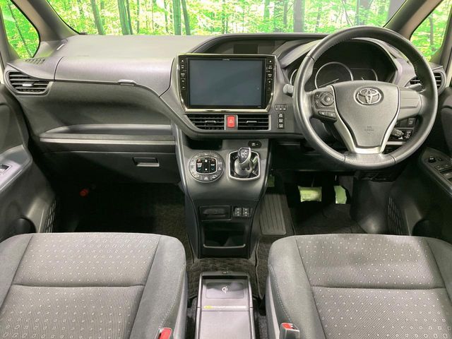 TOYOTA VOXY HYBRID 2014