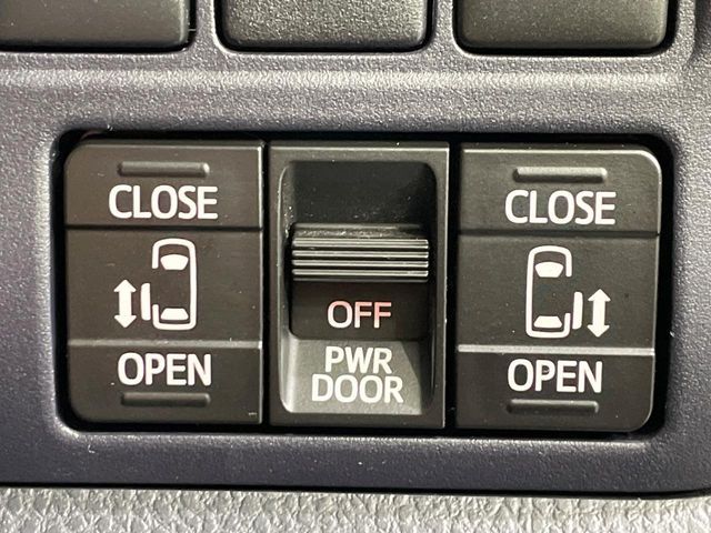 TOYOTA VOXY HYBRID 2014