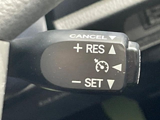 TOYOTA VOXY HYBRID 2014