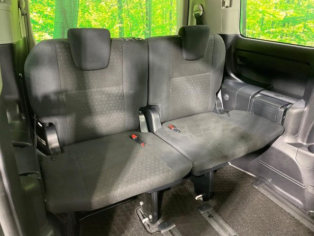 TOYOTA VOXY HYBRID 2014