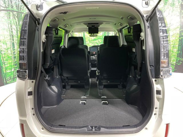 TOYOTA VOXY HYBRID 2014