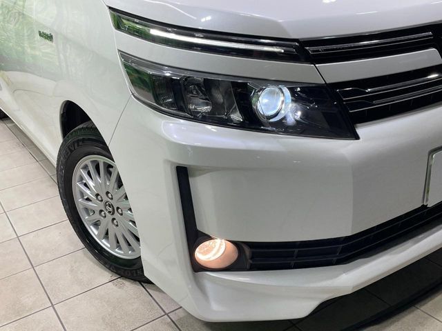 TOYOTA VOXY HYBRID 2014