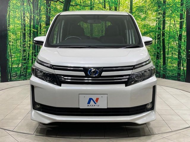 TOYOTA VOXY HYBRID 2014