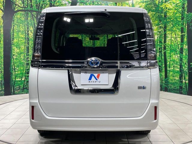 TOYOTA VOXY HYBRID 2014