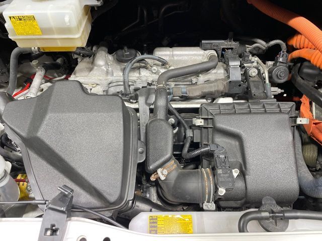 TOYOTA VOXY HYBRID 2014