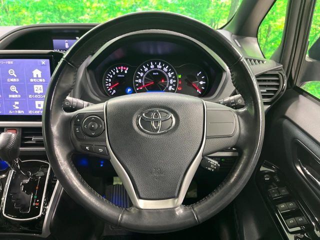 TOYOTA VOXY 2018