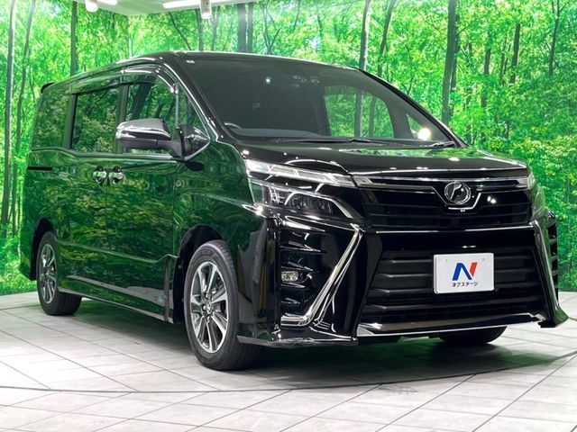 TOYOTA VOXY 2018
