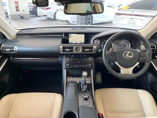 TOYOTA LEXUS IS300h 2013