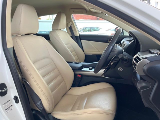 TOYOTA LEXUS IS300h 2013