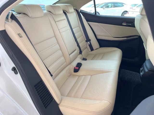 TOYOTA LEXUS IS300h 2013