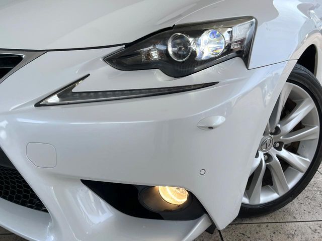 TOYOTA LEXUS IS300h 2013